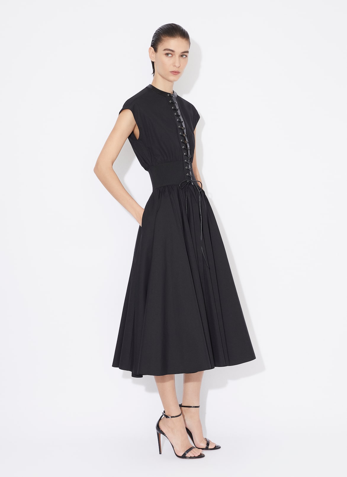 VESTIDO CON CINTURÓN DE POPELINA DE ALGODÓN ALAÏA NEGRO VESTIDO CON CINTURÓN DE POPELINA DE ALGODÓN